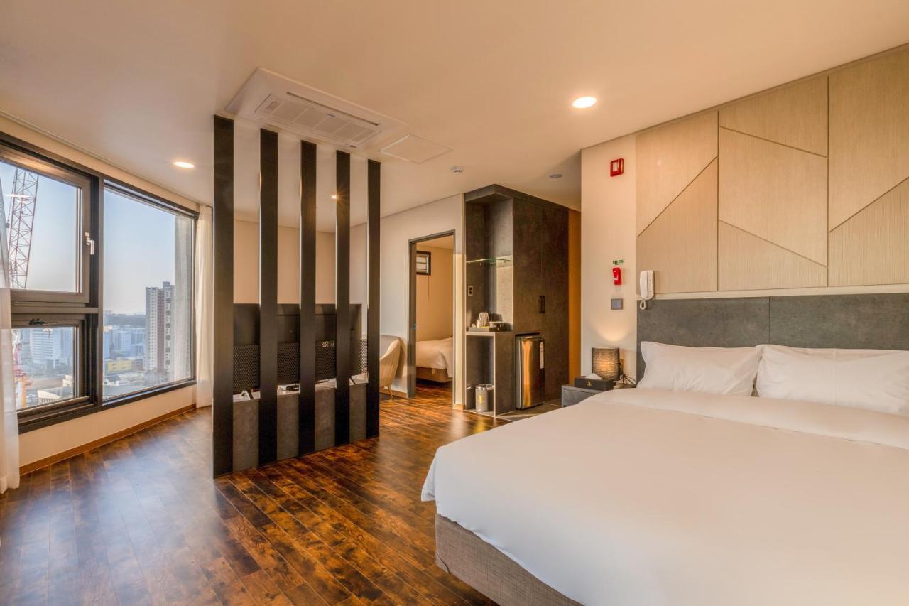 Urban-Est Hotel Goyang Exterior foto