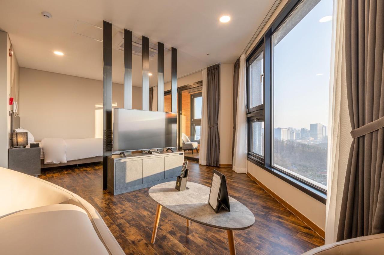 Urban-Est Hotel Goyang Exterior foto