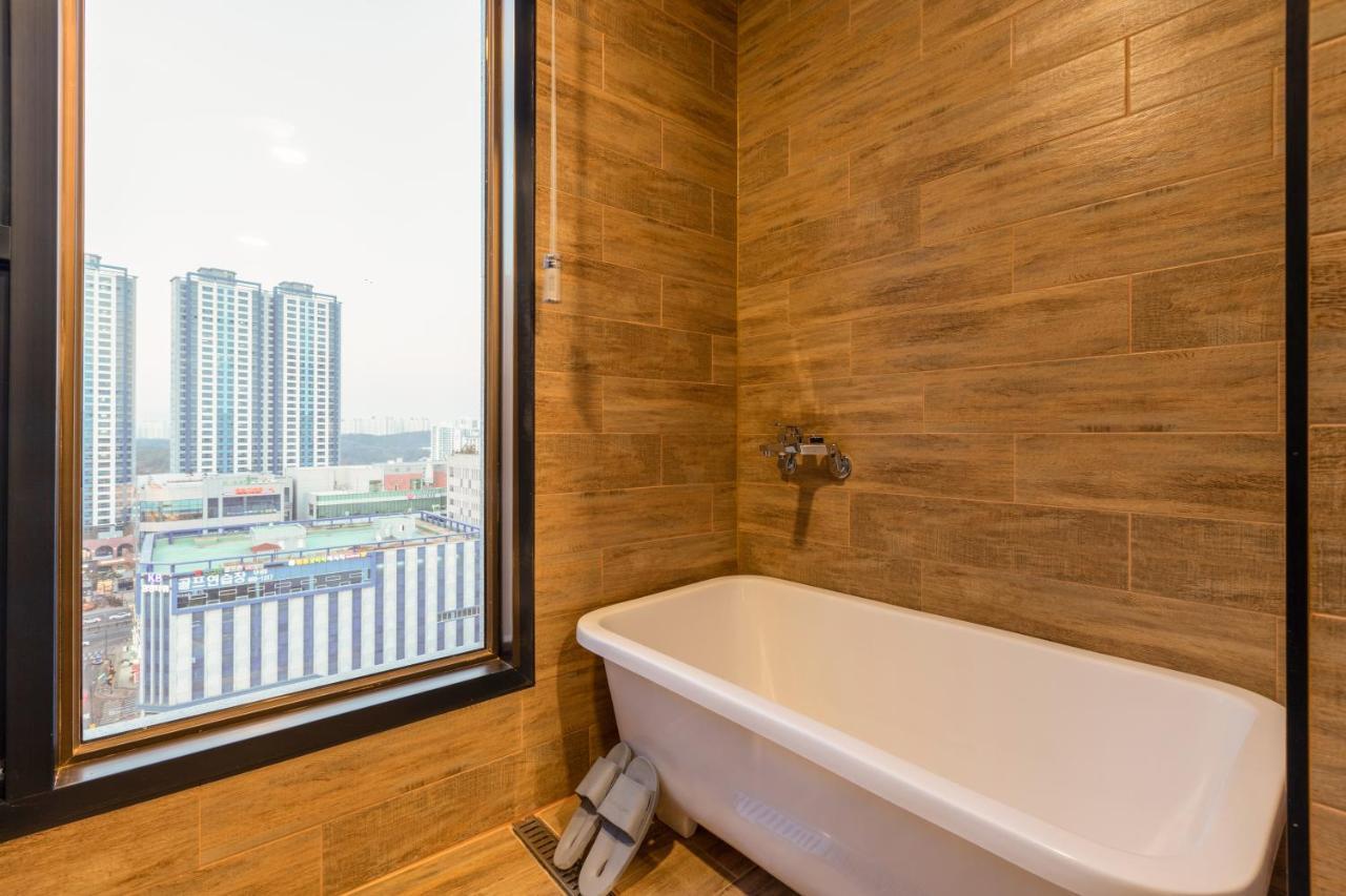 Urban-Est Hotel Goyang Exterior foto
